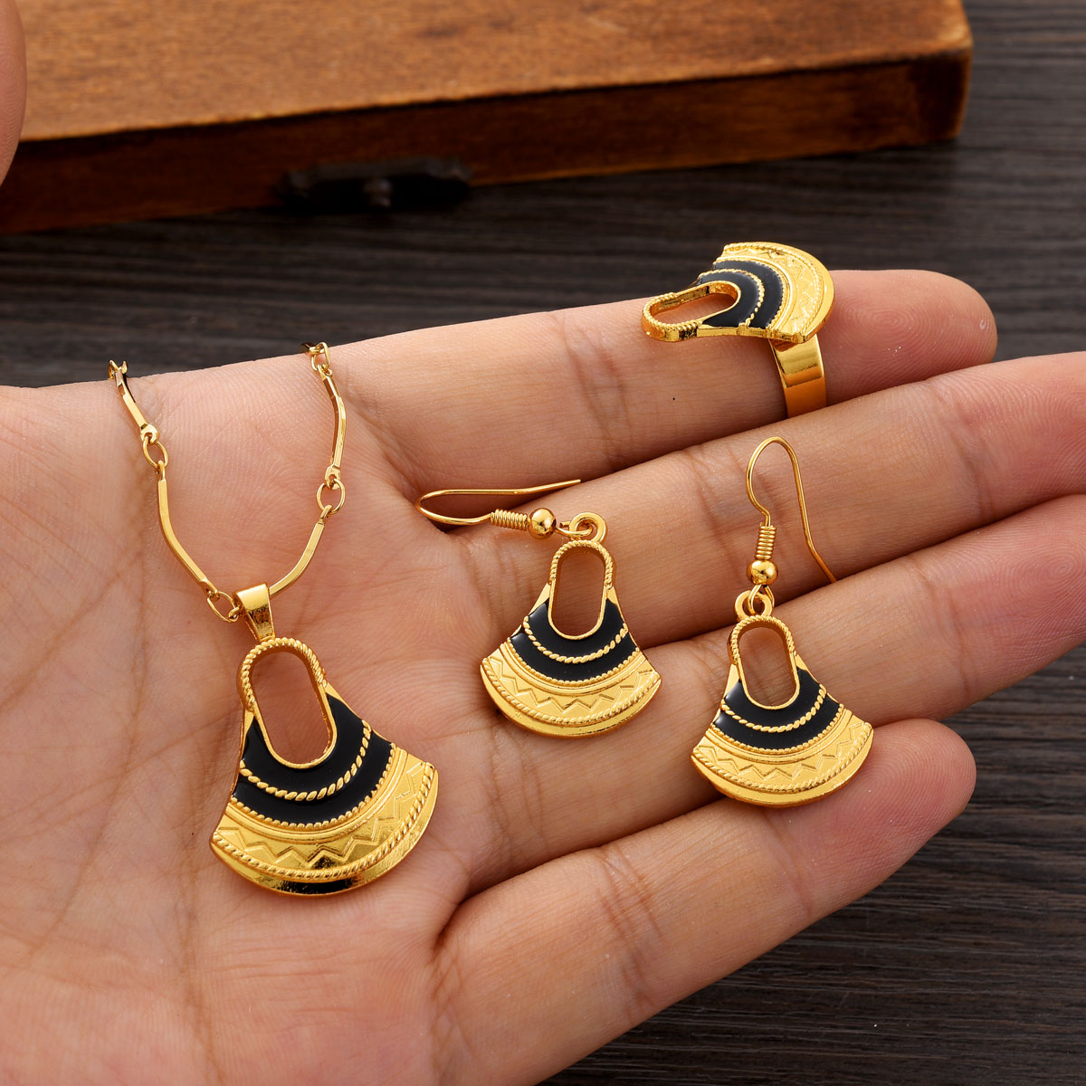 Women Accessories Png - Modisches PNG-Schmuckset in Goldfarbe für Damen