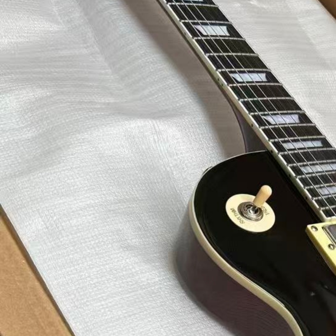 Gradient Brown E-Gitarre mit G – Wrap Ring Gold Bewertung und Preis