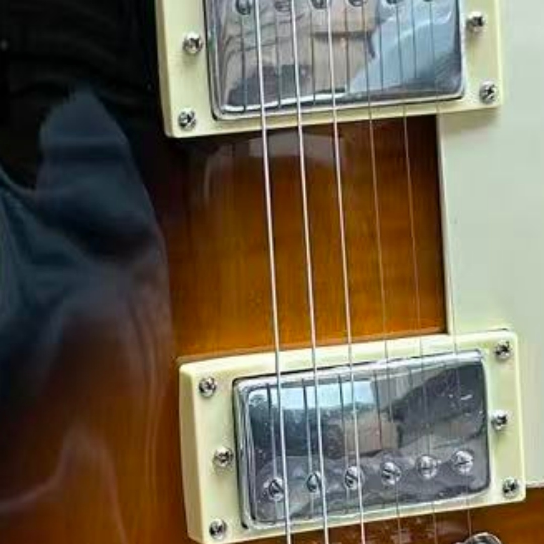 Gradient Brown E-Gitarre mit G – Wrap Ring Gold Bewertung und Preis